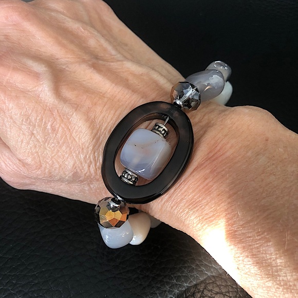 The Kamagoong Agate Bracelet - Picture 3 of 4